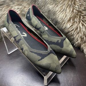 Seven 7 Pointed Toe Canvas Flats Woman’s Size 7